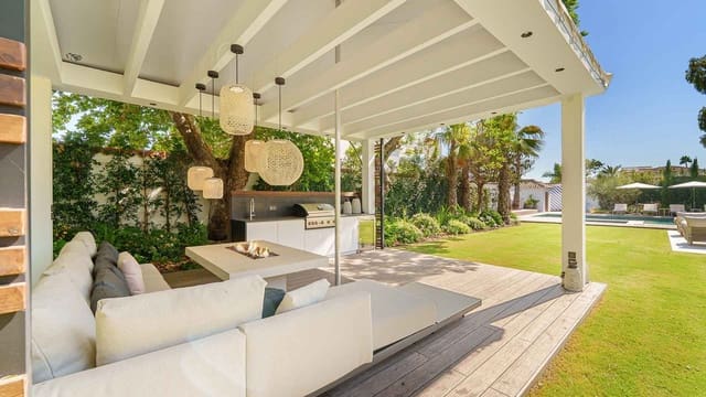 5 sypialnia Willa na sprzedaż w San Pedro de Alcántara Pueblo, Marbella z basenem - 6 500 000 € (Ref: 9174596)