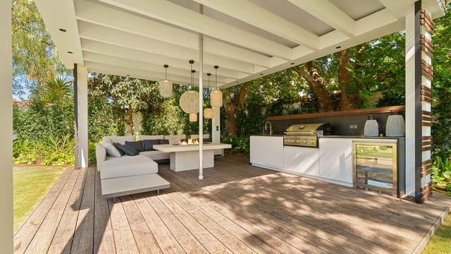 5 sypialnia Willa na sprzedaż w San Pedro de Alcántara Pueblo, Marbella z basenem - 6 500 000 € (Ref: 9174596)