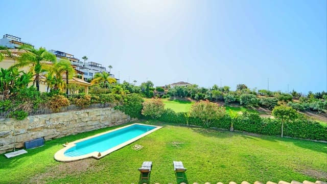 4 soveværelse Villa til salg i Santa Clara, Marbella med swimmingpool - € 1.700.000 (Ref: 9181125)