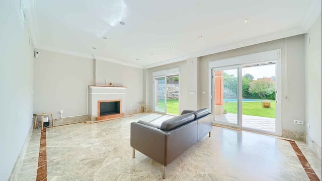 4 soveværelse Villa til salg i Santa Clara, Marbella med swimmingpool - € 1.700.000 (Ref: 9181125)