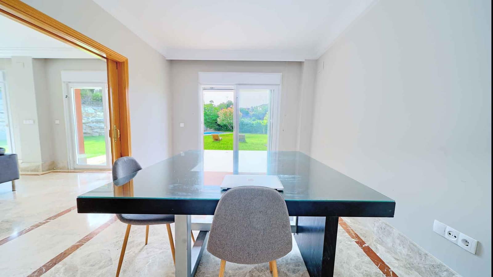 4 soveværelse Villa til salg i Marbella med swimmingpool - € 1.700.000 (Ref: 9181125)