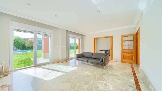 4 soveværelse Villa til salg i Santa Clara, Marbella med swimmingpool - € 1.700.000 (Ref: 9181125)