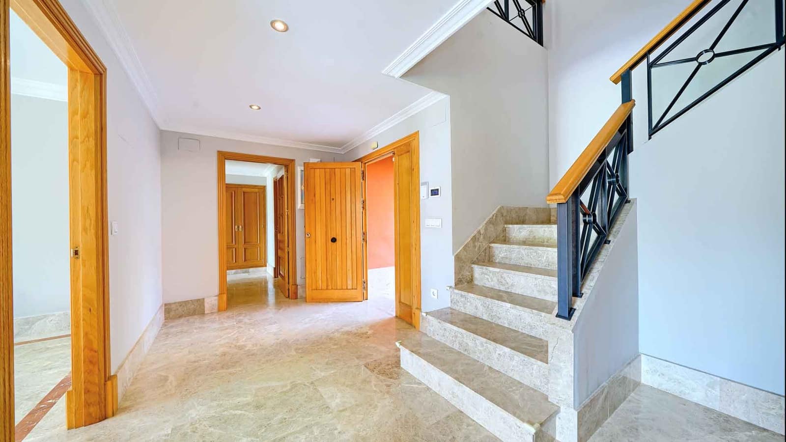 4 soveværelse Villa til salg i Marbella med swimmingpool - € 1.700.000 (Ref: 9181125)