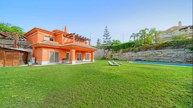 4 soveværelse Villa til salg i Santa Clara, Marbella med swimmingpool - € 1.700.000 (Ref: 9181125)