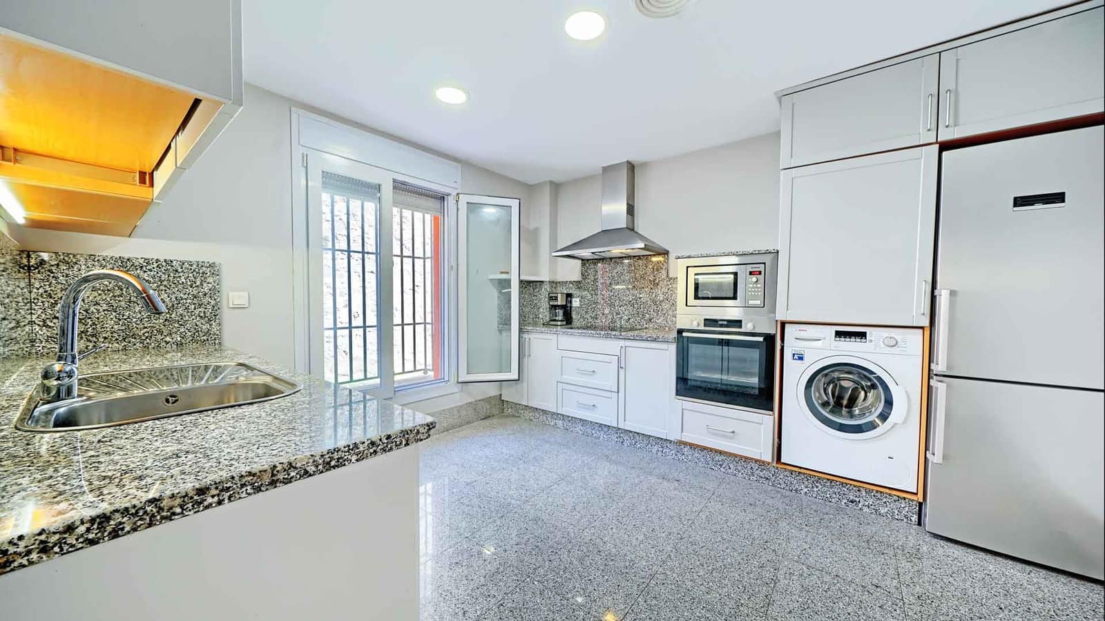 4 soveværelse Villa til salg i Marbella med swimmingpool - € 1.700.000 (Ref: 9181125)