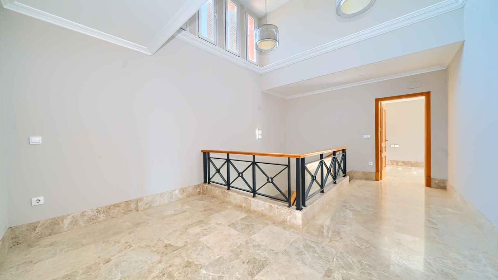 4 soveværelse Villa til salg i Marbella med swimmingpool - € 1.700.000 (Ref: 9181125)