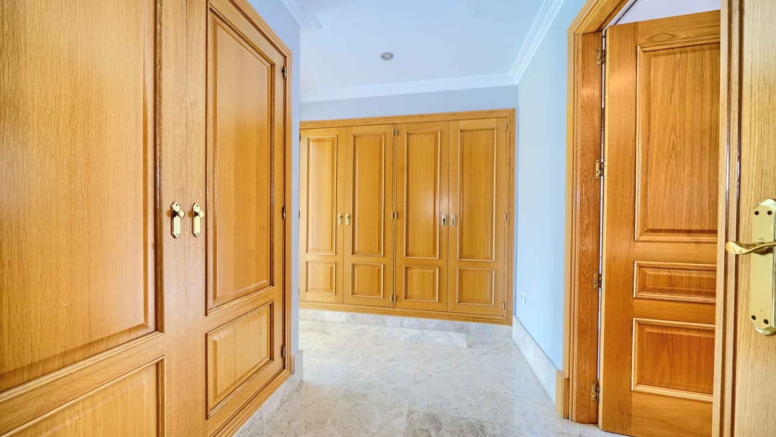 4 soveværelse Villa til salg i Marbella med swimmingpool - € 1.700.000 (Ref: 9181125)