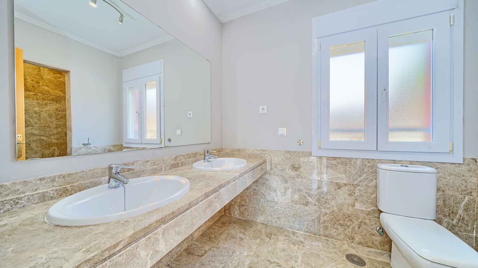 4 soveværelse Villa til salg i Marbella med swimmingpool - € 1.700.000 (Ref: 9181125)