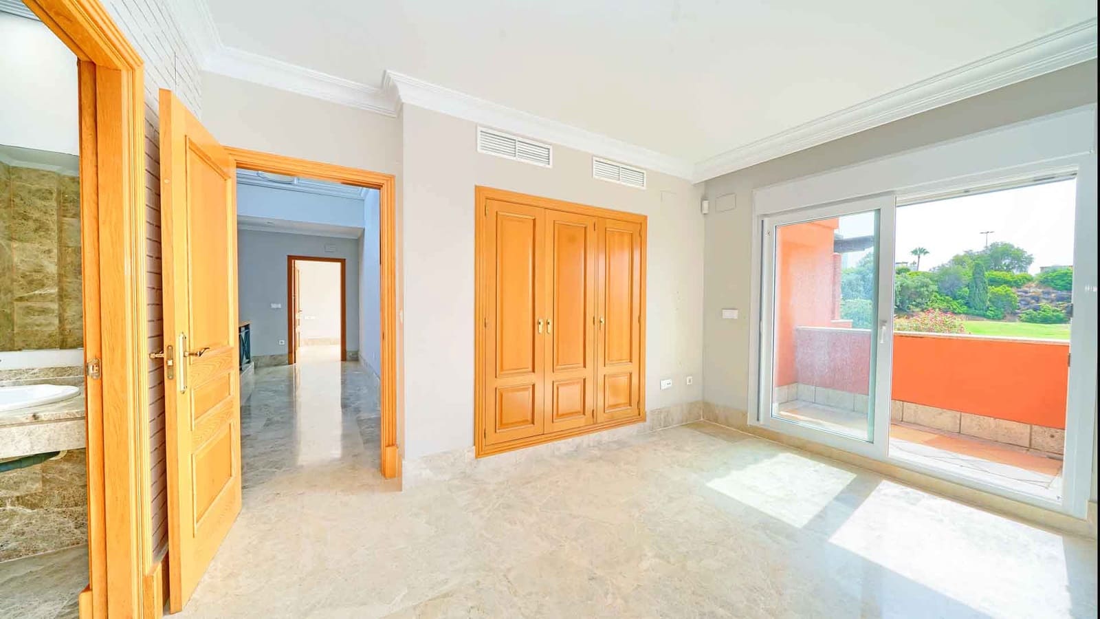 4 soveværelse Villa til salg i Marbella med swimmingpool - € 1.700.000 (Ref: 9181125)