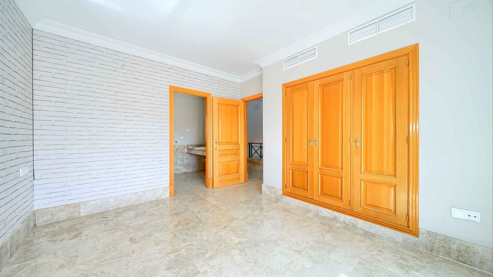 4 soveværelse Villa til salg i Marbella med swimmingpool - € 1.700.000 (Ref: 9181125)