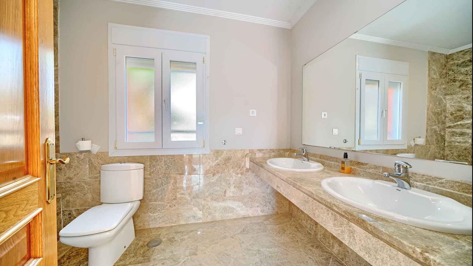 4 soveværelse Villa til salg i Marbella med swimmingpool - € 1.700.000 (Ref: 9181125)