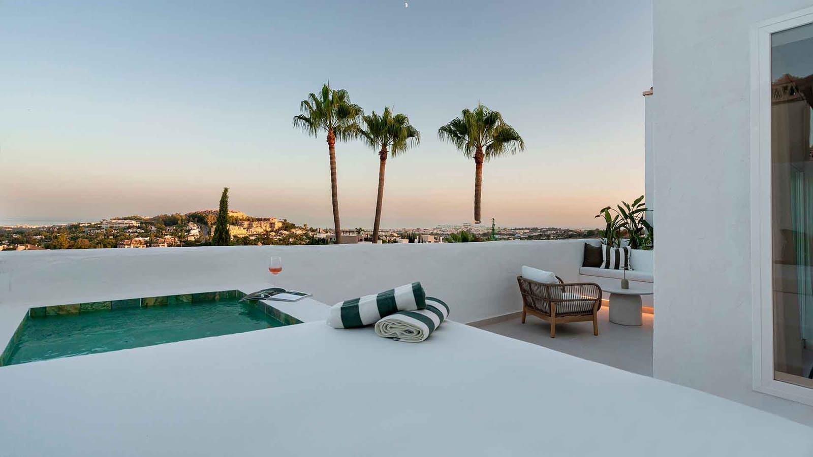 3 sovrum Takvåning till salu i Nueva Andalucia med pool - 1 795 000 € (Ref: 9181126)