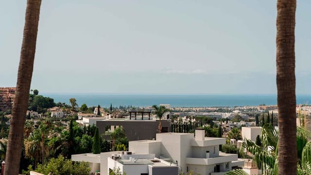 3 chambre Penthouse à vendre à Nueva Andalucía Centro, Marbella avec piscine - 1 795 000 € (Ref: 9181126)