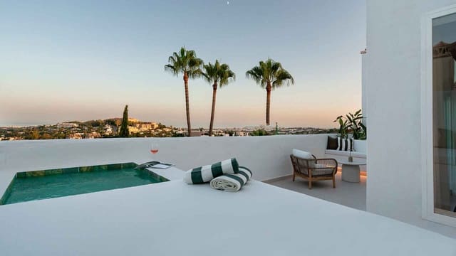 3 chambre Penthouse à vendre à Nueva Andalucía Centro, Marbella avec piscine - 1 795 000 € (Ref: 9181126)
