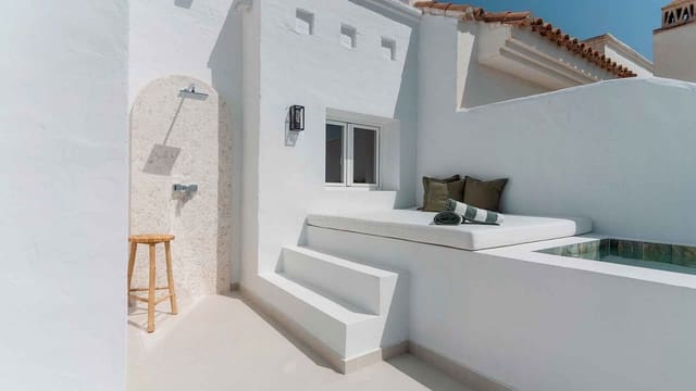 3 chambre Penthouse à vendre à Nueva Andalucía Centro, Marbella avec piscine - 1 795 000 € (Ref: 9181126)