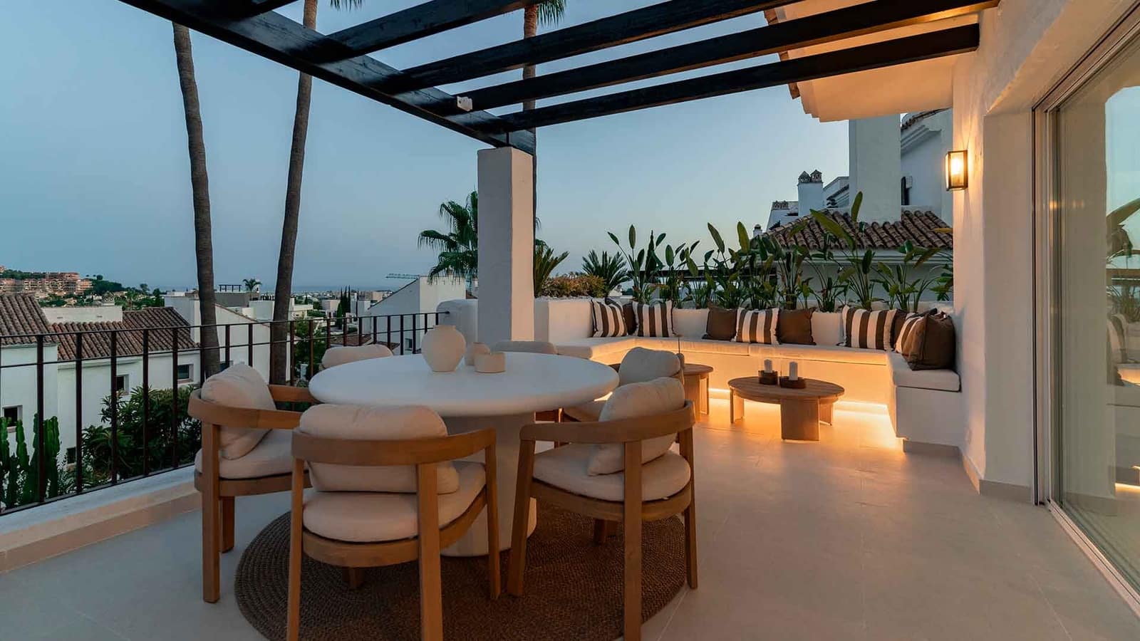 3 sovrum Takvåning till salu i Nueva Andalucia med pool - 1 795 000 € (Ref: 9181126)