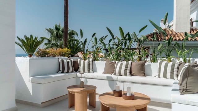 3 chambre Penthouse à vendre à Nueva Andalucía Centro, Marbella avec piscine - 1 795 000 € (Ref: 9181126)