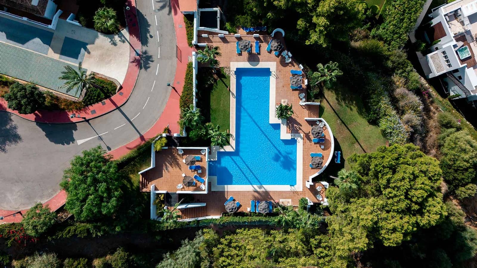 3 sovrum Takvåning till salu i Nueva Andalucia med pool - 1 795 000 € (Ref: 9181126)