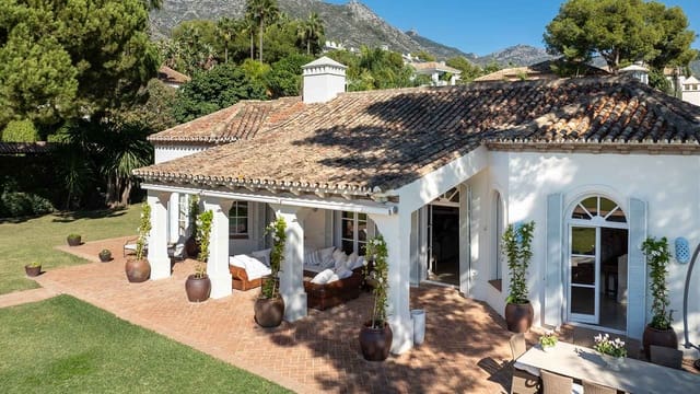 5 sypialnia Willa na sprzedaż w Lomas De Marbella, Marbella z basenem - 13 800 000 € (Ref: 9181127)