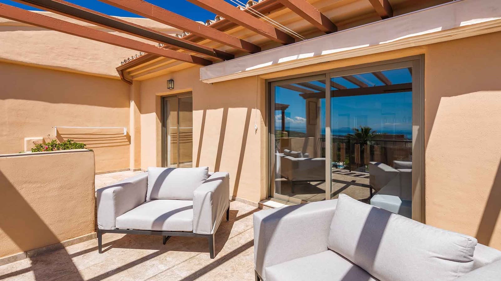 3 sypialnia Penthouse na sprzedaż w Benahavis z basenem - 795 000 € (Ref: 9181129)