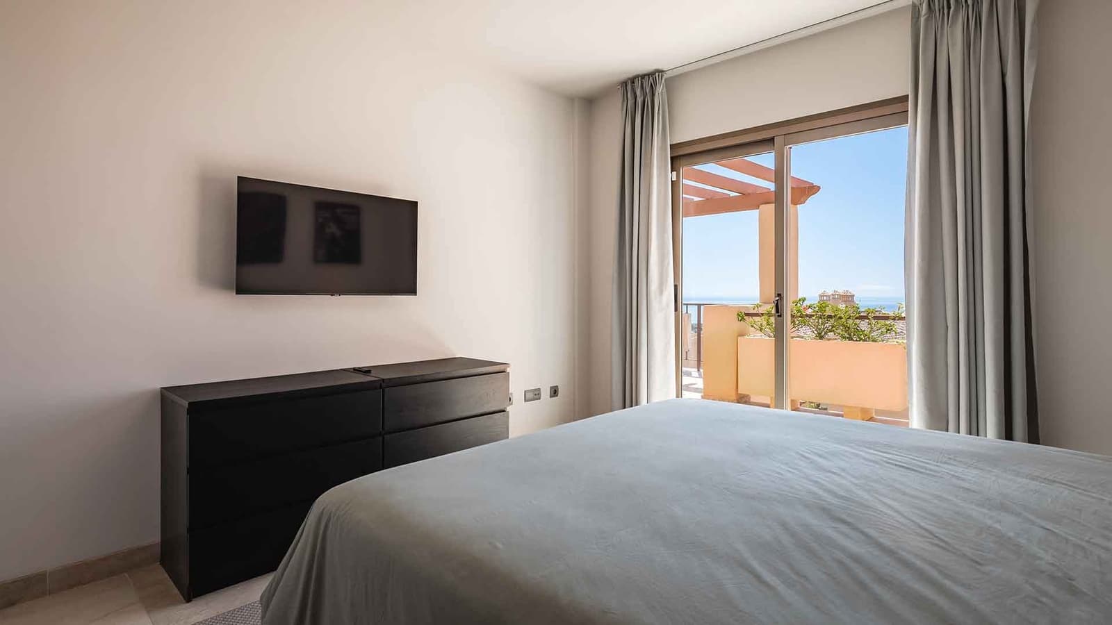 3 sypialnia Penthouse na sprzedaż w Benahavis z basenem - 795 000 € (Ref: 9181129)