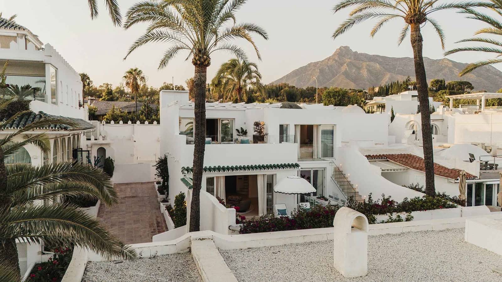 3 soveværelse Semi-Rækkehus til salg i Golden Mile med swimmingpool - € 5.995.000 (Ref: 9195682)