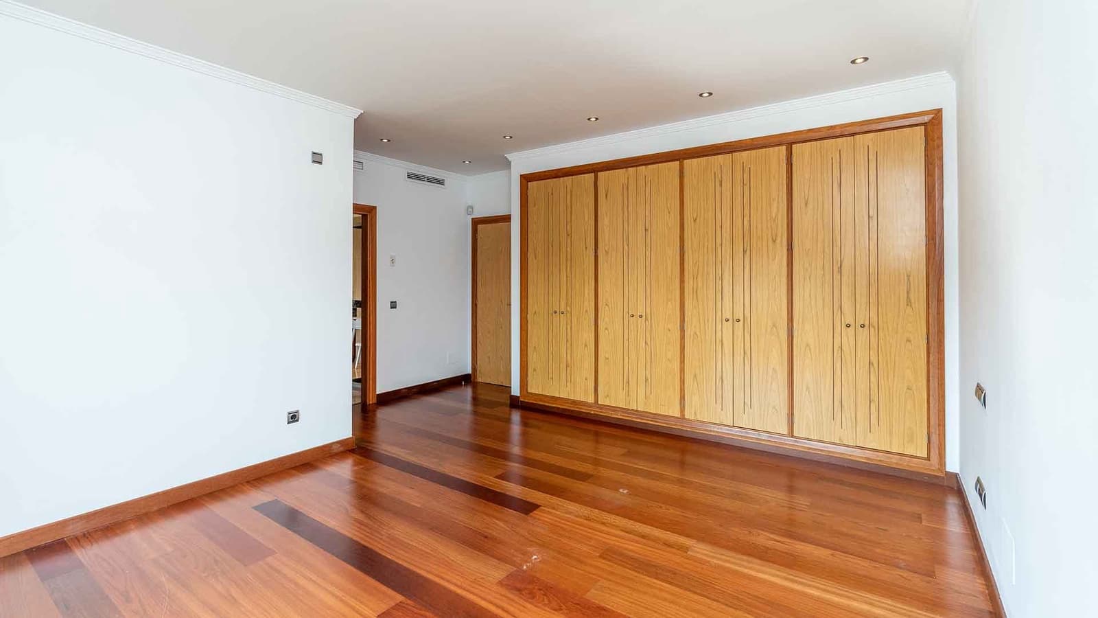 9 soveværelse Penthouse til salg i Puerto Banus med swimmingpool - € 4.000.000 (Ref: 9204687)