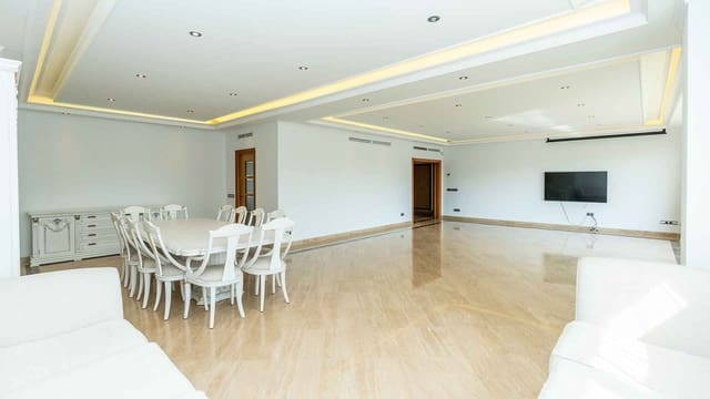 9 soveværelse Penthouse til salg i Puerto Banus, Marbella med swimmingpool - € 4.000.000 (Ref: 9204687)