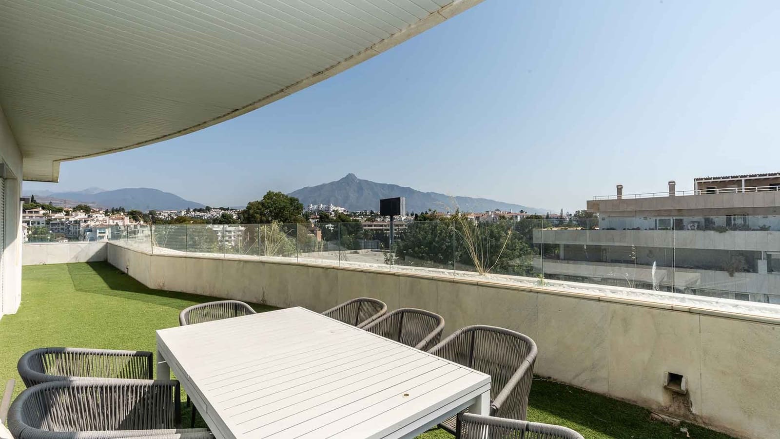 9 soveværelse Penthouse til salg i Puerto Banus med swimmingpool - € 4.000.000 (Ref: 9204687)