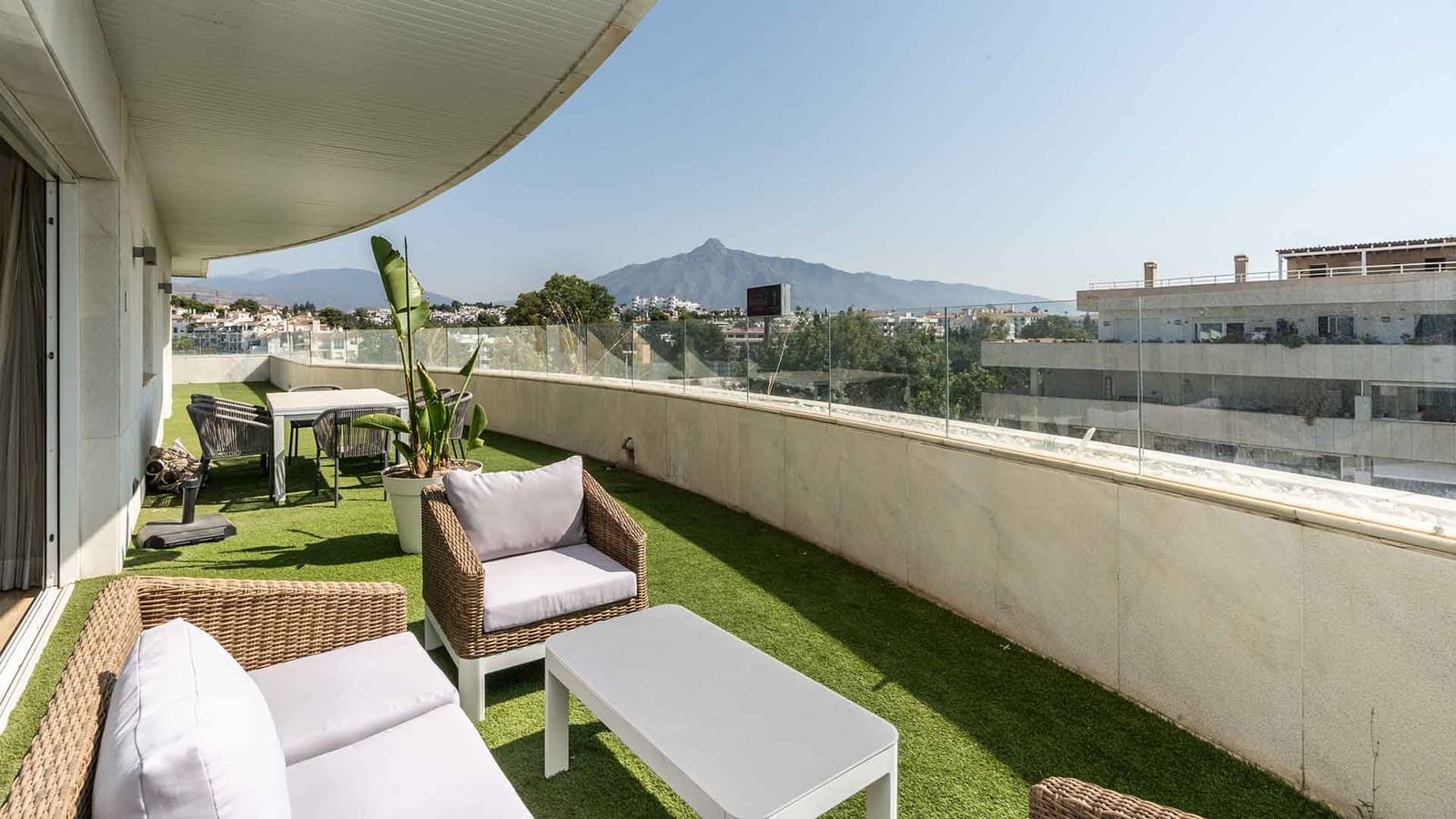 9 soveværelse Penthouse til salg i Puerto Banus med swimmingpool - € 4.000.000 (Ref: 9204687)