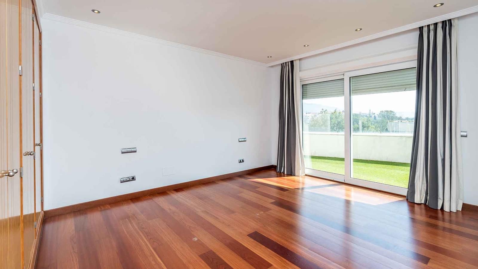 9 soveværelse Penthouse til salg i Puerto Banus med swimmingpool - € 4.000.000 (Ref: 9204687)