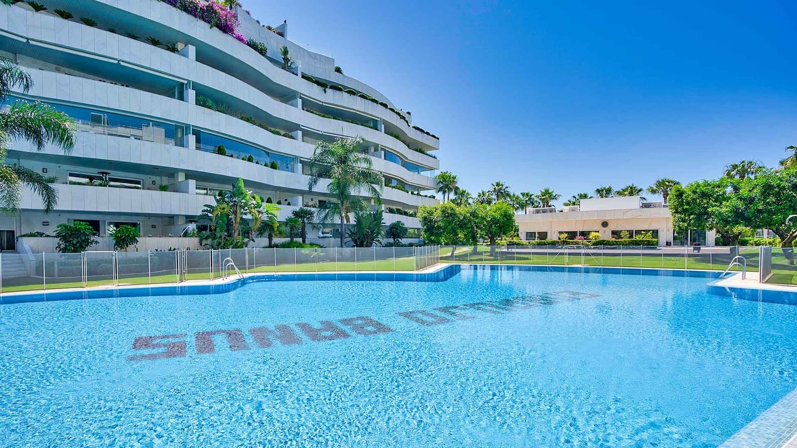 9 soveværelse Penthouse til salg i Puerto Banus med swimmingpool - € 4.000.000 (Ref: 9204687)