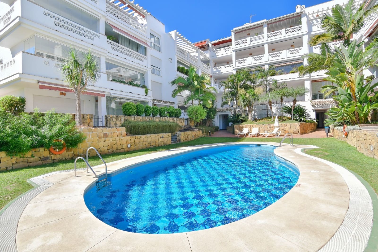 2 soveværelse Lejlighed til salg i Golden Mile med swimmingpool - € 950.000 (Ref: 9208405)