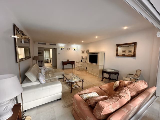 2 sypialnia Apartament na sprzedaż w Lomas De Marbella, Marbella z basenem - 950 000 € (Ref: 9208405)