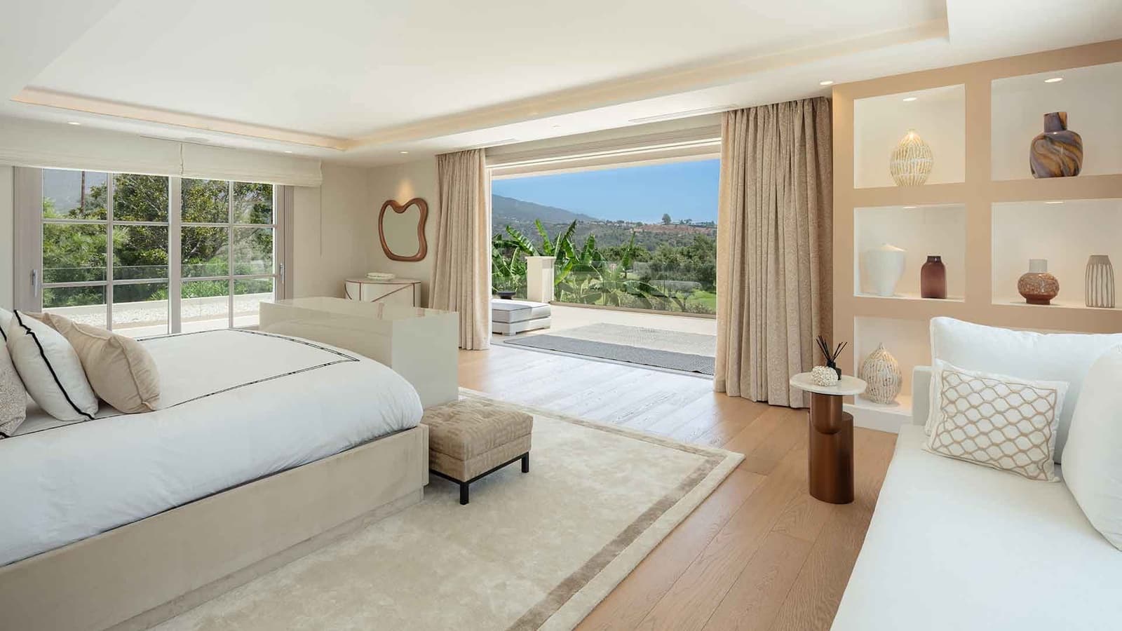 6 slaapkamer Villa te koop in Aloha Golf met zwembad - € 10.900.000 (Ref: 9215171)