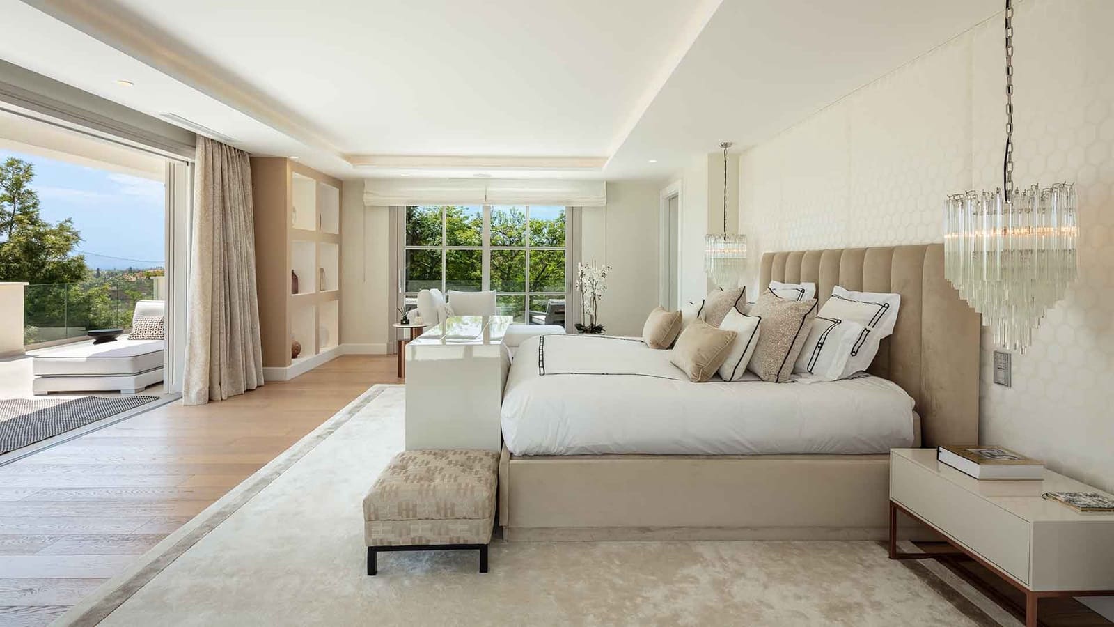 6 slaapkamer Villa te koop in Aloha Golf met zwembad - € 10.900.000 (Ref: 9215171)