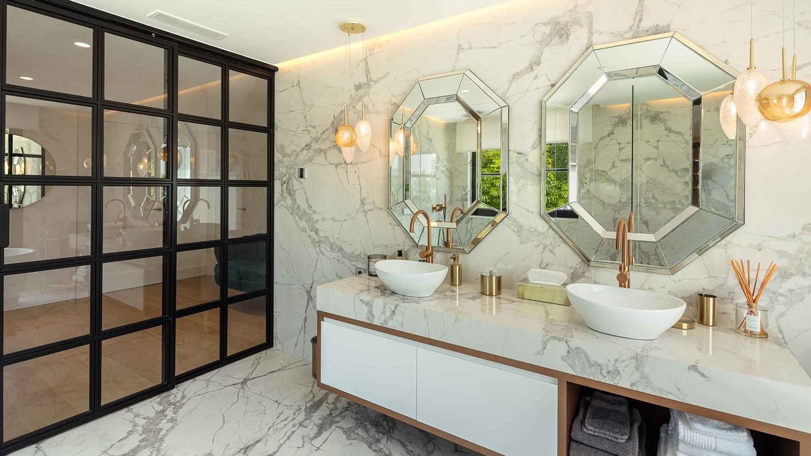 6 slaapkamer Villa te koop in Aloha Golf met zwembad - € 10.900.000 (Ref: 9215171)