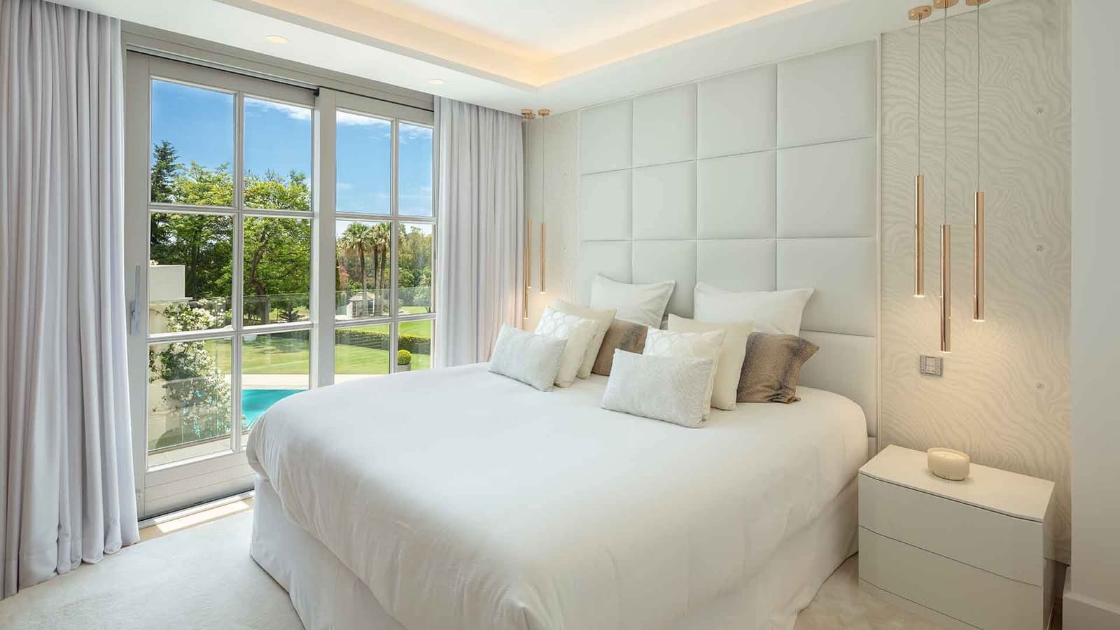 6 slaapkamer Villa te koop in Aloha Golf met zwembad - € 10.900.000 (Ref: 9215171)