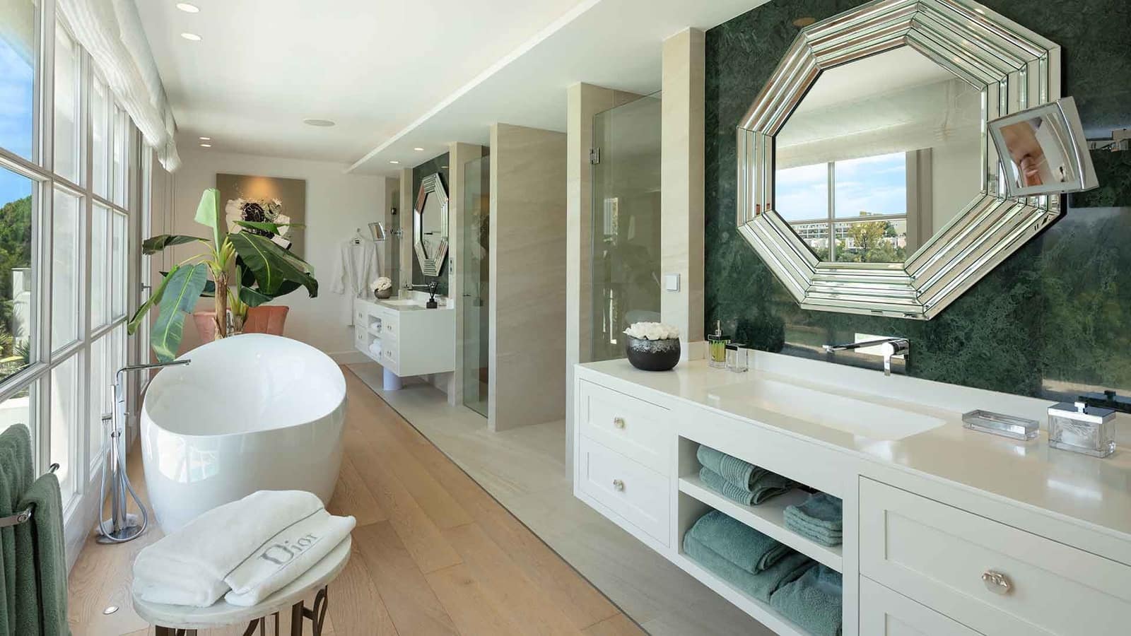 6 slaapkamer Villa te koop in Aloha Golf met zwembad - € 10.900.000 (Ref: 9215171)