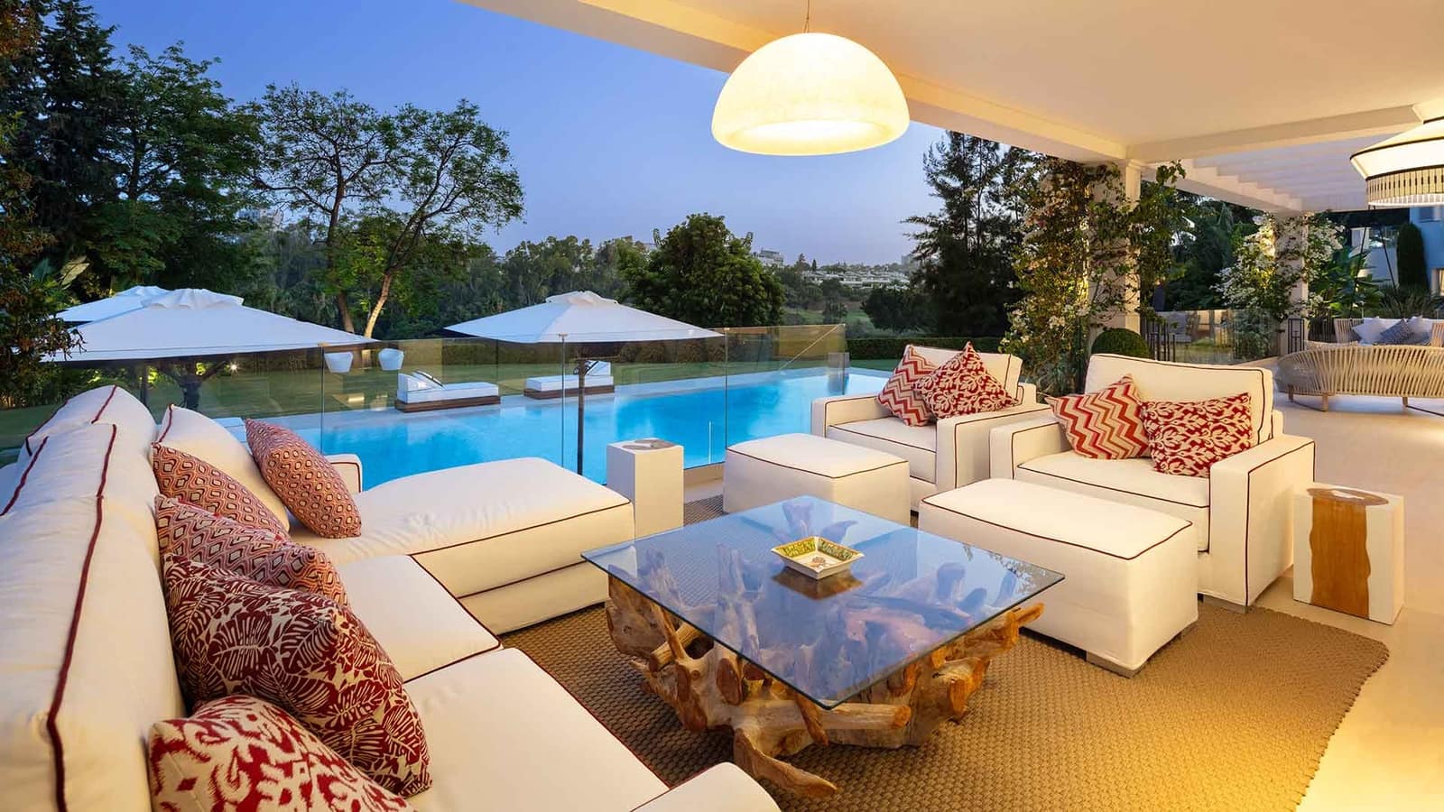 6 slaapkamer Villa te koop in Aloha Golf met zwembad - € 10.900.000 (Ref: 9215171)