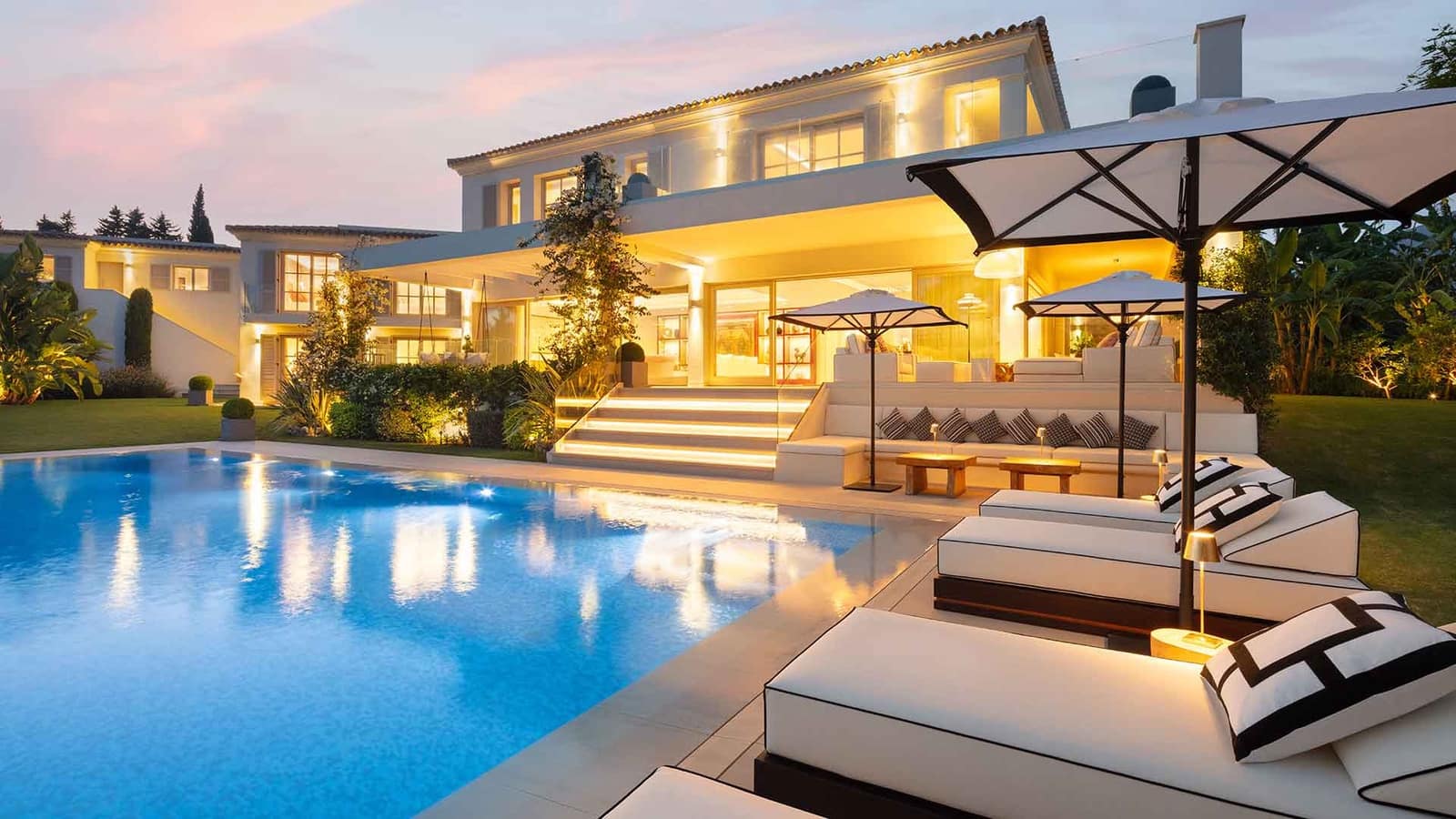 6 slaapkamer Villa te koop in Aloha Golf met zwembad - € 10.900.000 (Ref: 9215171)