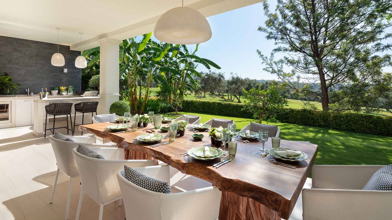 6 slaapkamer Villa te koop in Aloha Golf met zwembad - € 10.900.000 (Ref: 9215171)