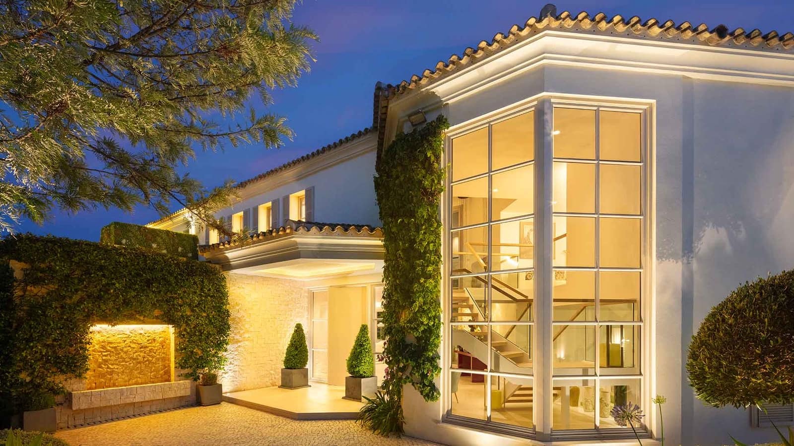 6 slaapkamer Villa te koop in Aloha Golf met zwembad - € 10.900.000 (Ref: 9215171)