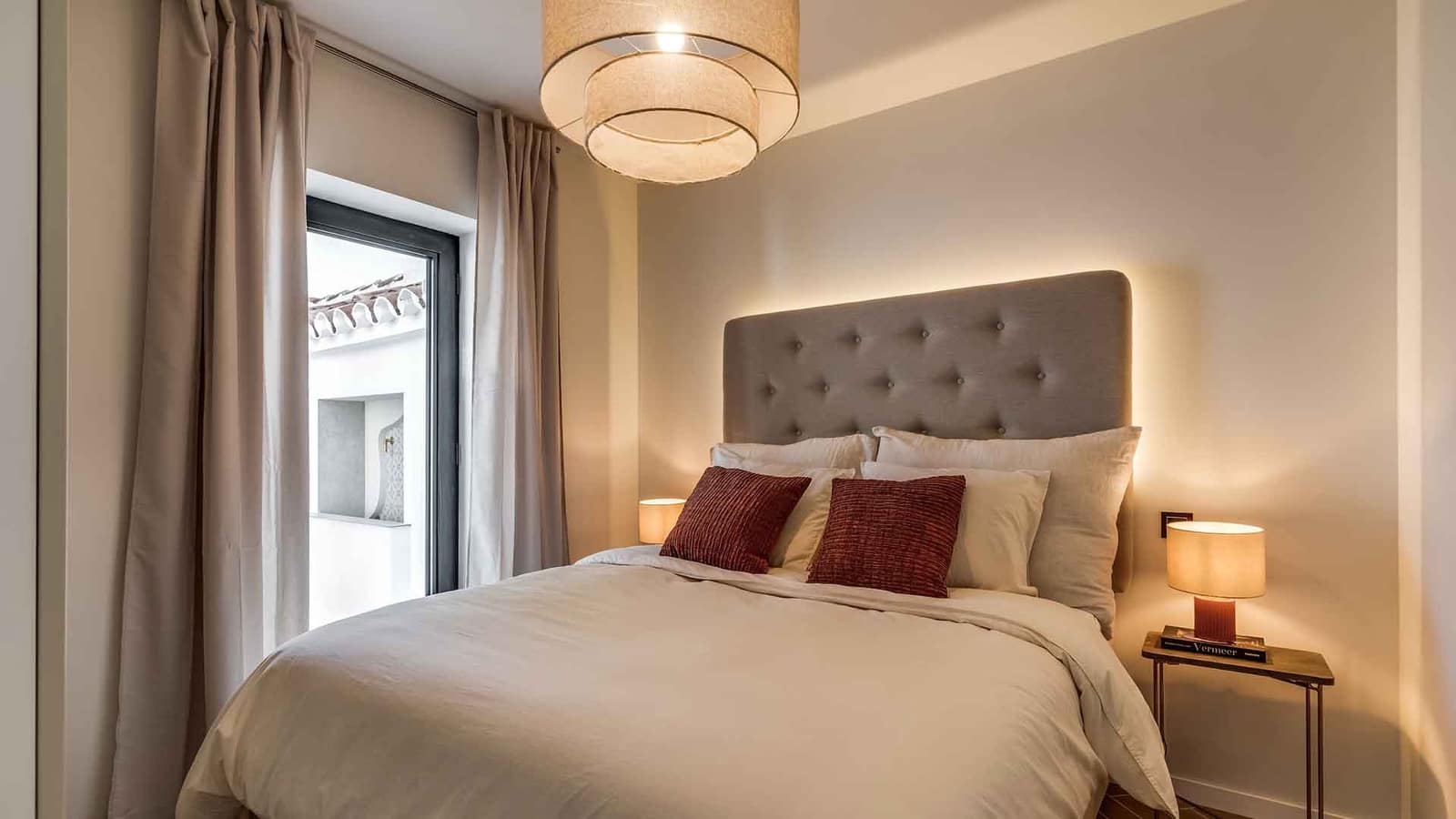 4 soveværelse Byhus til salg i Nueva Andalucia med swimmingpool - € 1.395.000 (Ref: 9215172)