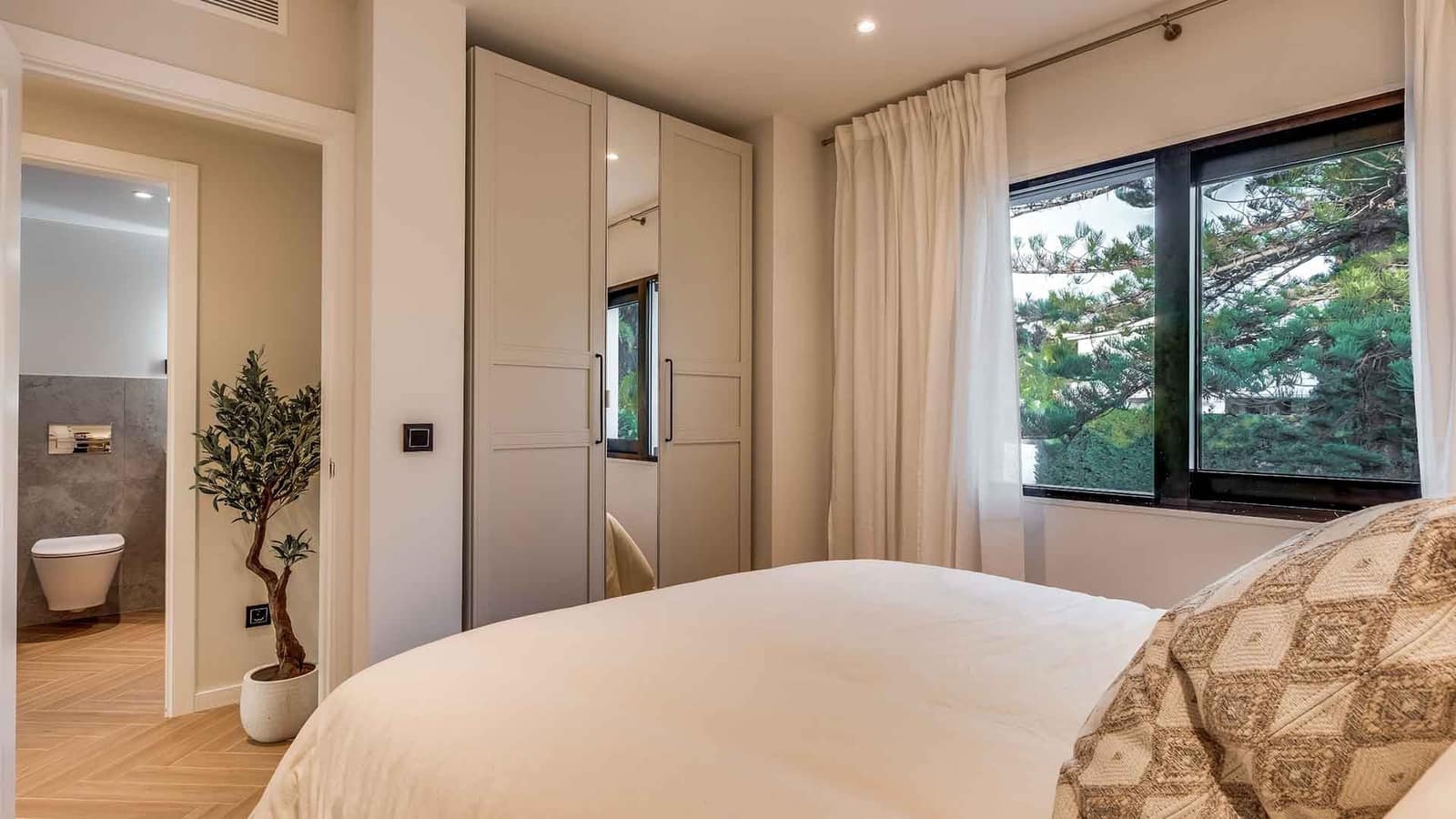 4 soveværelse Byhus til salg i Nueva Andalucia med swimmingpool - € 1.395.000 (Ref: 9215172)