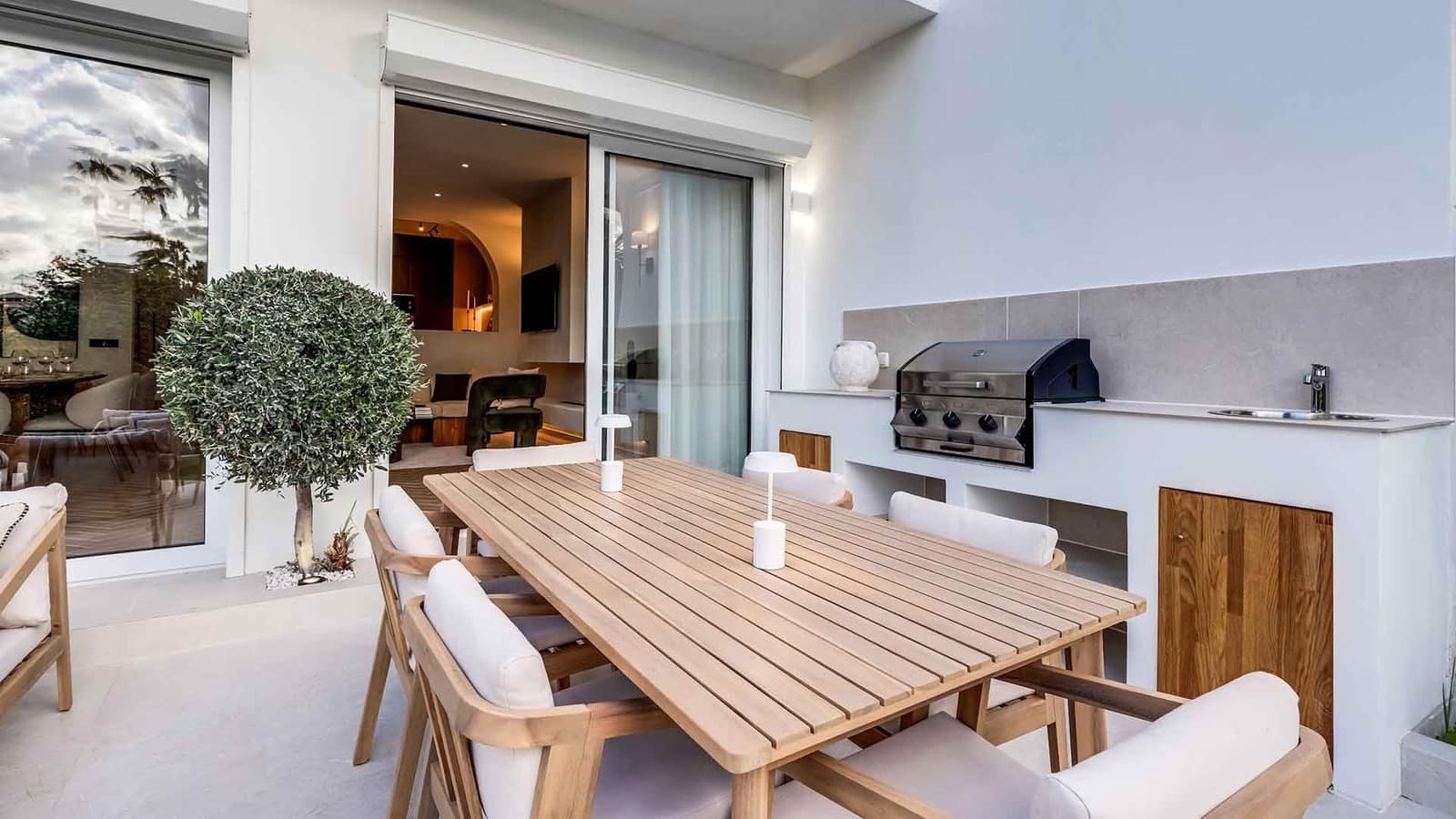 4 soveværelse Byhus til salg i Nueva Andalucia med swimmingpool - € 1.395.000 (Ref: 9215172)