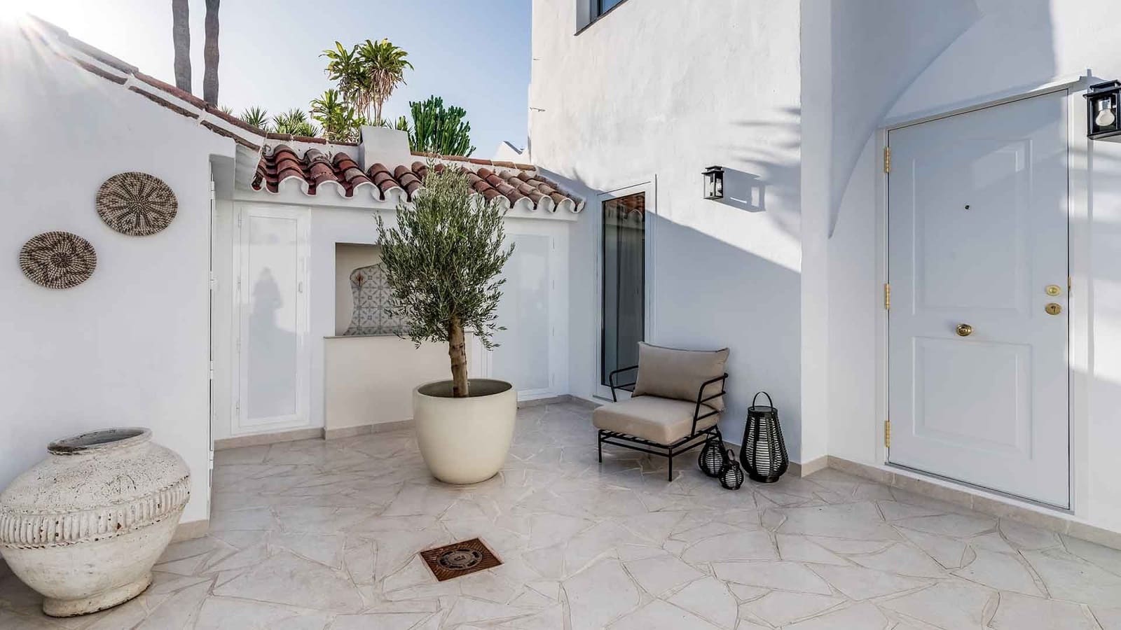4 soveværelse Byhus til salg i Nueva Andalucia med swimmingpool - € 1.395.000 (Ref: 9215172)