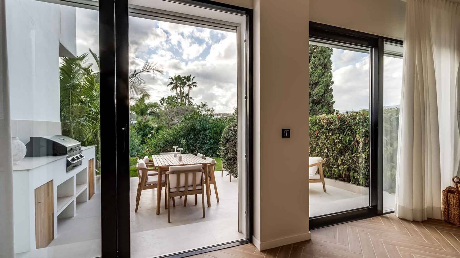 4 soveværelse Byhus til salg i Nueva Andalucia med swimmingpool - € 1.395.000 (Ref: 9215172)