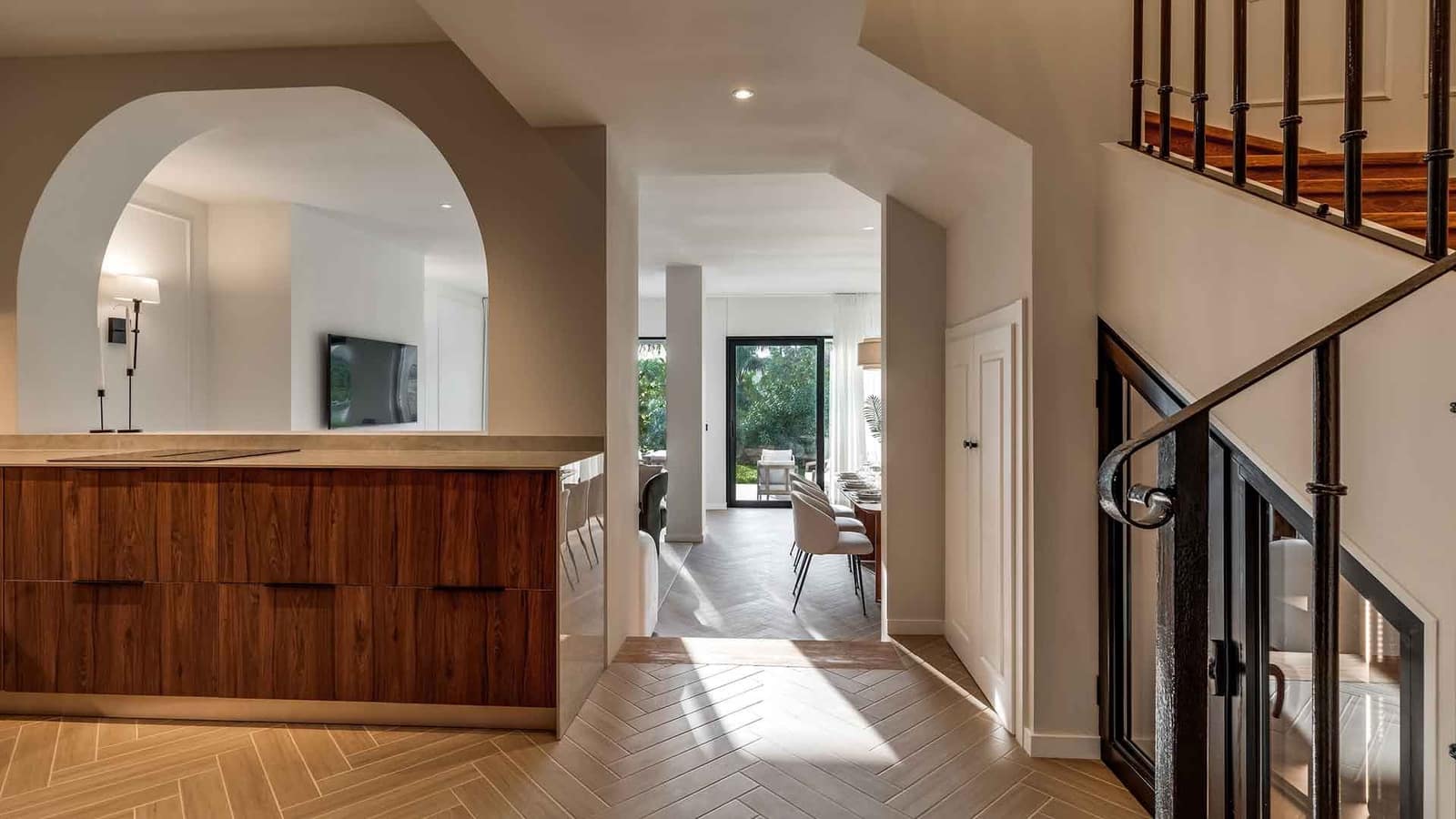 4 soveværelse Byhus til salg i Nueva Andalucia med swimmingpool - € 1.395.000 (Ref: 9215172)