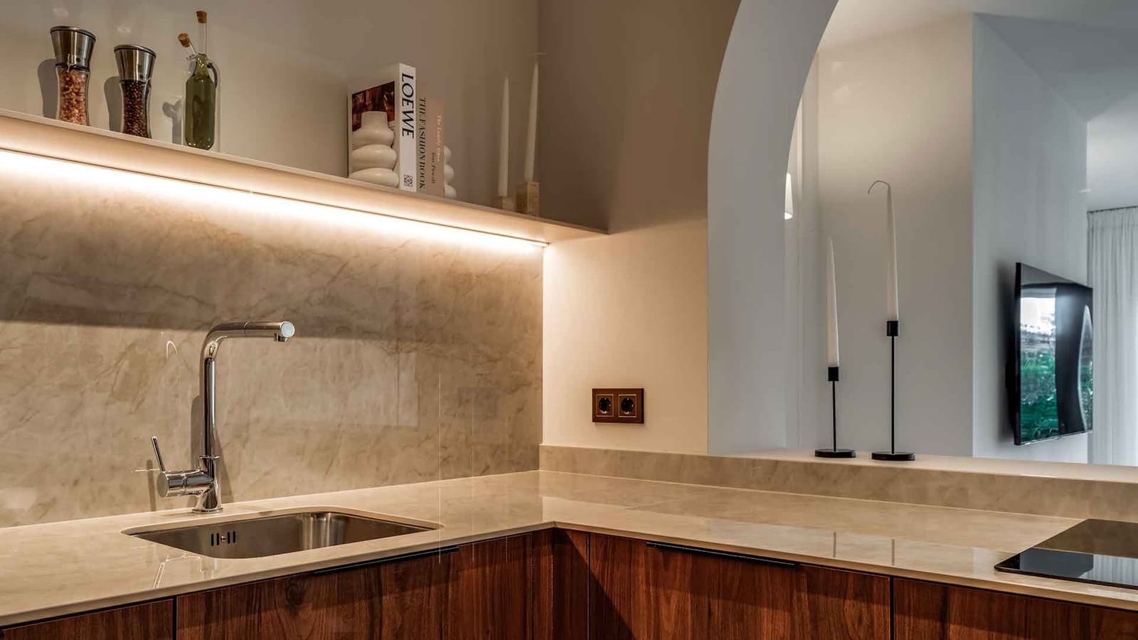 4 soveværelse Byhus til salg i Nueva Andalucia med swimmingpool - € 1.395.000 (Ref: 9215172)